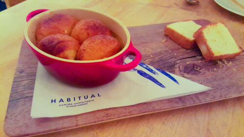 Brioche asado y empapado con un biscuit glacé de leche merengada - Habitual