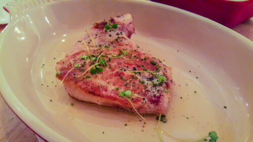 Chuleta de cerdo ibérico de bellota marinada a las finas hierbas y asada - Habitual