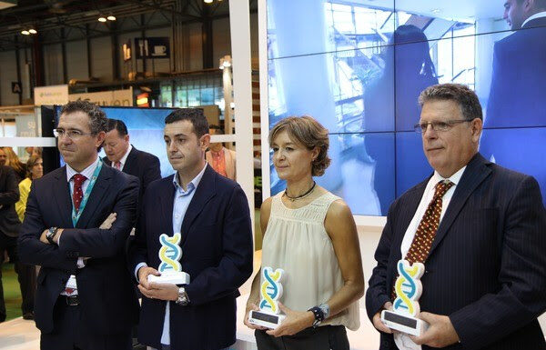 El cocinero Ricard Camarena recibe el premio 'ADN Agro'