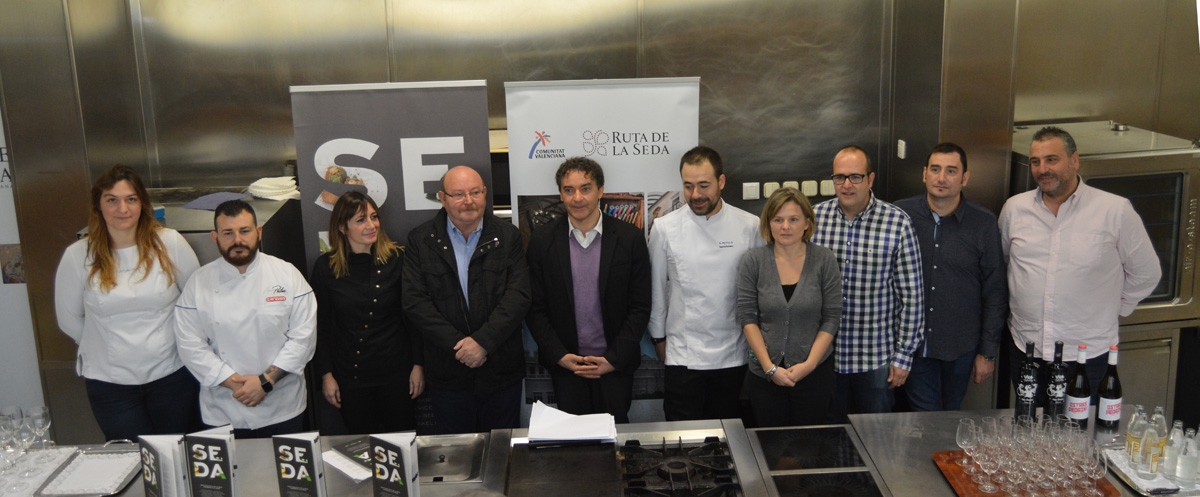 La alta gastronomía valenciana se une en el 'recetario ruta de la seda' La alta gastronomía valenciana se une en el 'recetario ruta de la seda'