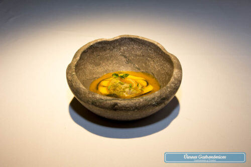 Raúl Resino Restaurante - Suquet de gatet de mar en marinera de miso, con espagueti de mar y cremoso de patata