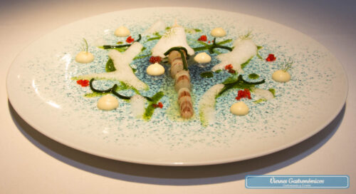 Raúl Resino Restaurante - Langostino en salazón con hinojo, jugo marino, huevas de pez volador y ramallo de mar