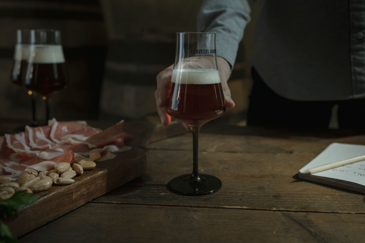 Cervezas Alhambra presenta sus nuevas cervezas criadas en barricas de Jerez Cervezas Alhambra presenta sus nuevas cervezas criadas en barricas de Jerez